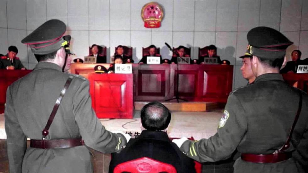 El Tribunal Supremo Popular de China dicta una condena a muerte en 2000.