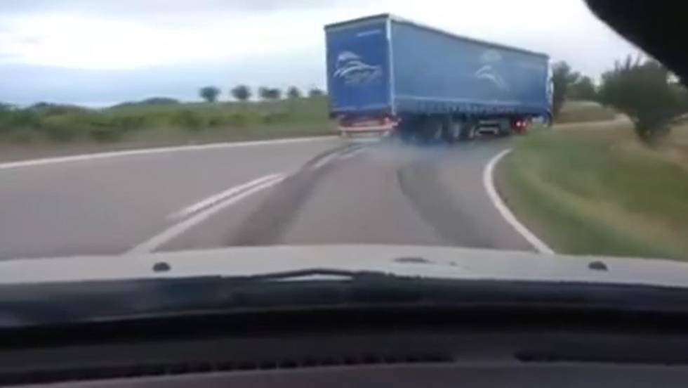 El camionero de Barcelona despedido por conducción temeraria | Vídeos | PAÍS