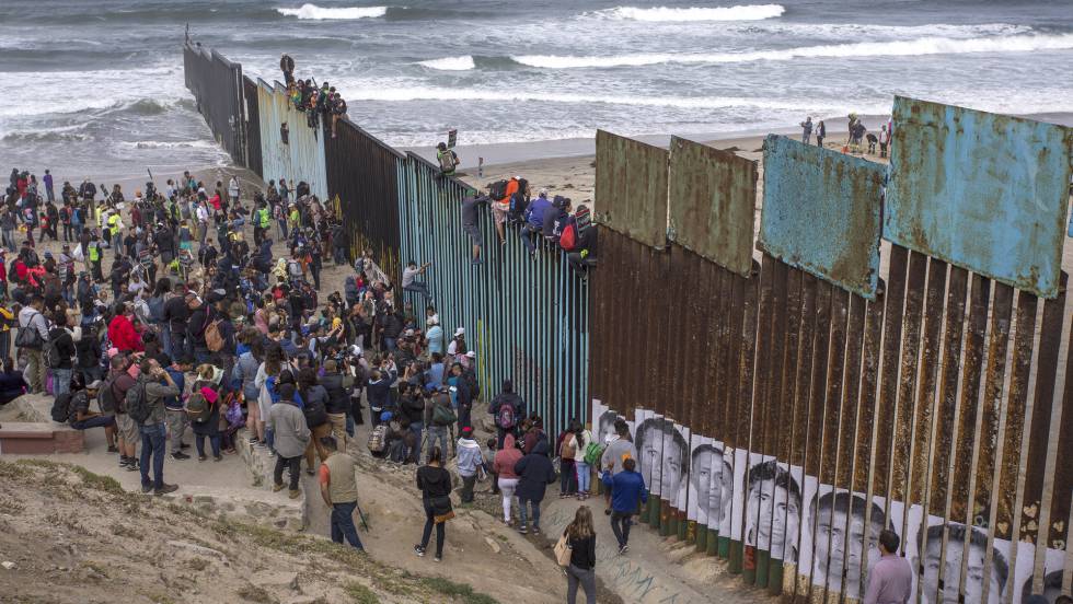 La caravana de migrantes llega a la frontera con Estados Unidos para pedir asilo | México | EL PAÍS