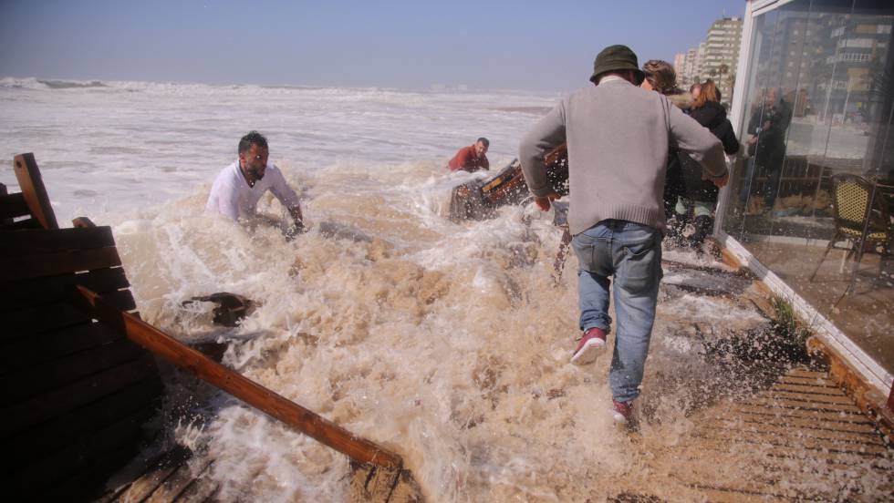 Resultado de imagen de Desastre en la costa de Huelva por el temporal